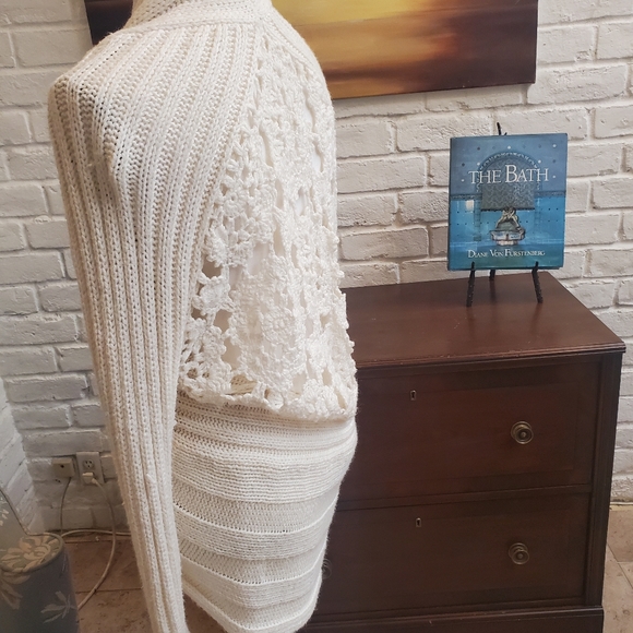 Romeo and Juliet Couture sweater - Picture 4 of 6